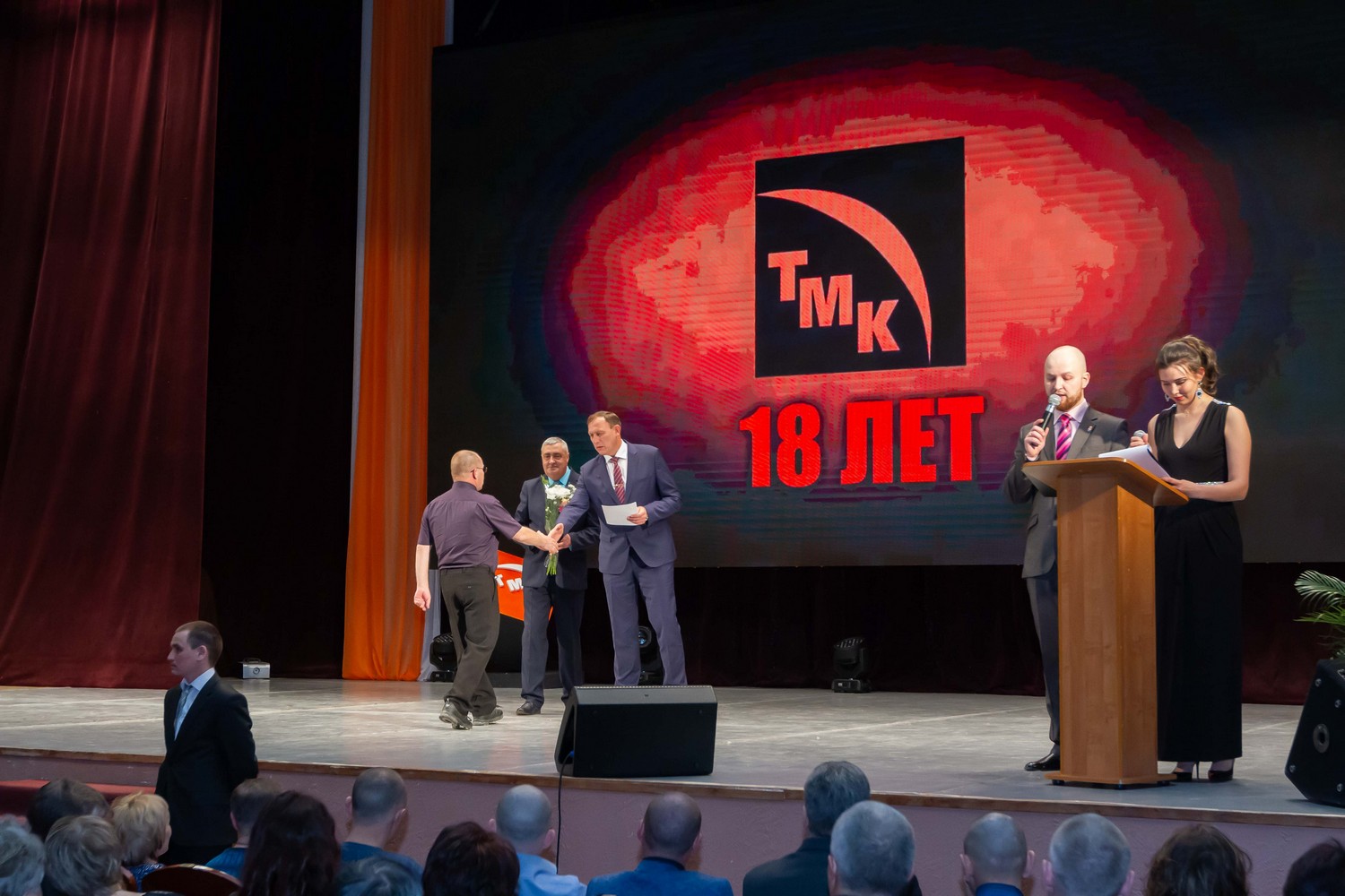 Совершеннолетняя компания: легендарный завод Каменска отметил важную дату головного предприятия. «По поводу» коллективу вручили награды