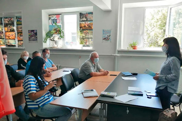 Тренеров каменской школы технических видов спорта учили, как распознать, что ребята пристрастились к алкоголю или стали наркоманами