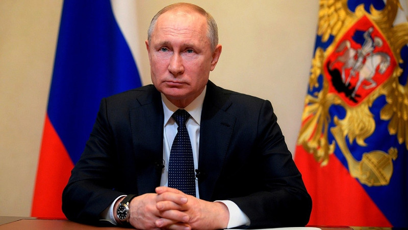 Владимир Путин отменил коронавирусные каникулы