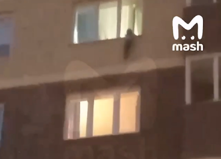 Два маленьких ребенка упали с шестого этажа в подмосковном Ногинске и выжили