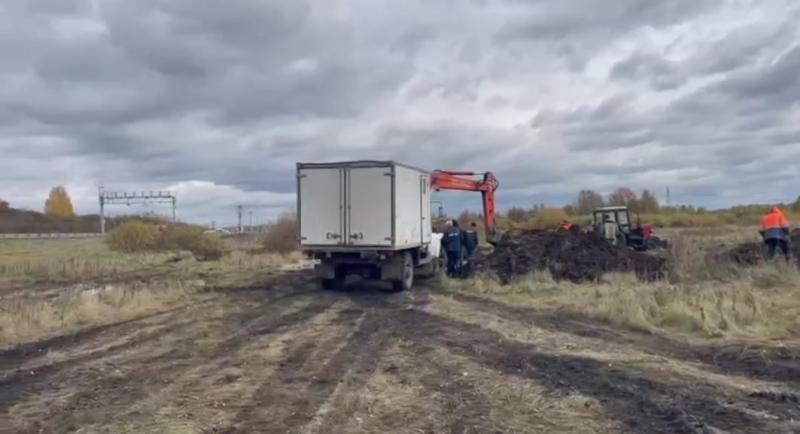 Заменили одну проблему на другую: ремонт водовода в Каменске-Уральском затянулся из-за нового повреждения | В Каменске-Уральском ограничена подача воды из-за повреждений на Нижне-Сысертском водоводе