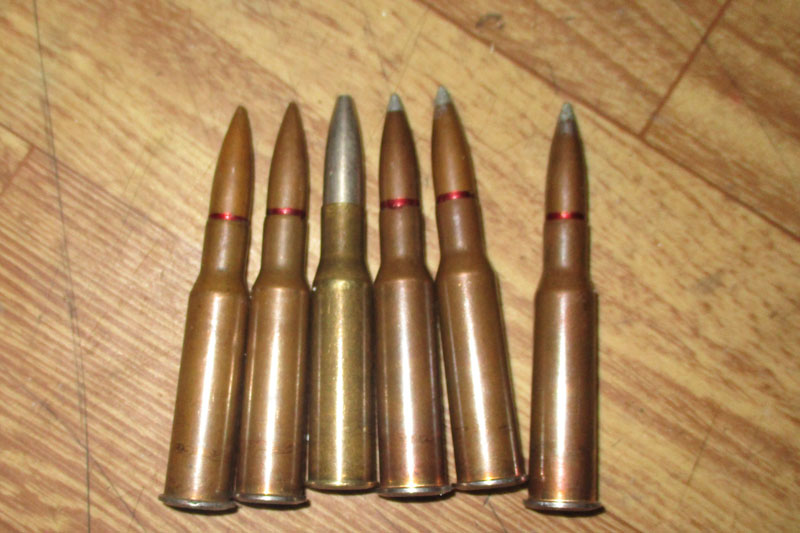 «Я на мусорке нашел». Полицейские искали у многократно судимого мужчины в Каменске-Уральском украденный телефон, а нашли шесть патронов