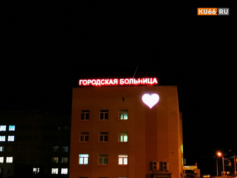 Отлично проводит досуг: разгадывает кроссворды. Как лечится в горбольнице Каменска Михаил Астахов, чей диагноз - «врачебная тайна»