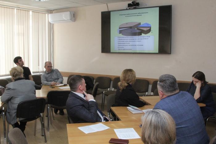 Глава каменского Роспотребнадзора перечислил главные профзаболевания жителей | В Каменске-Уральском прошло заседание комиссии по охране труда 