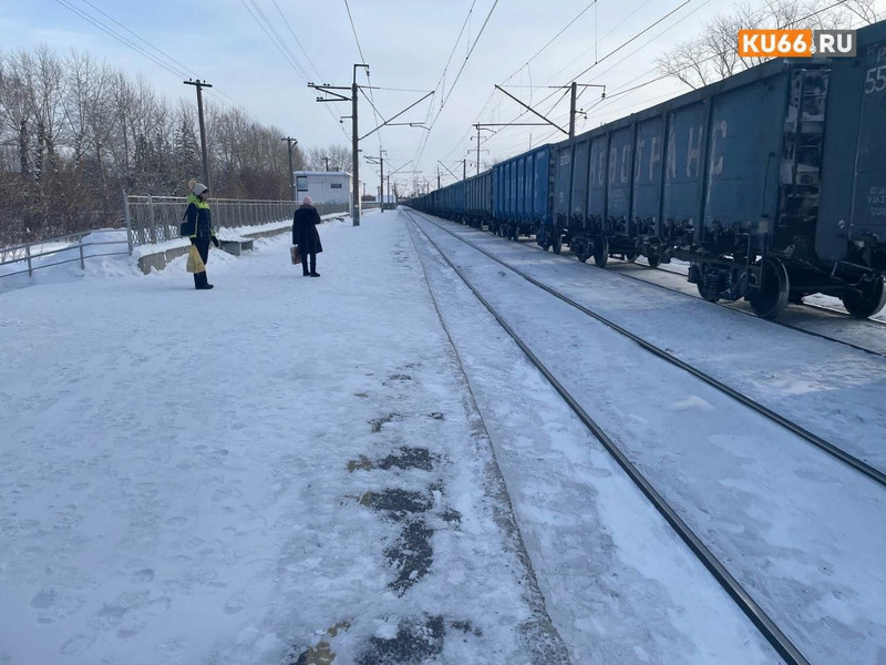На железнодорожной остановке «Соцгород» в Каменске пассажиров защитят от ветра и осадков