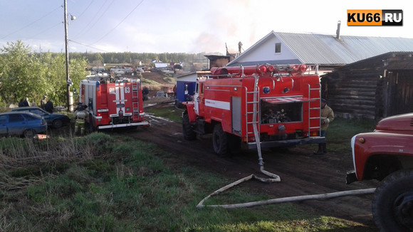 Накануне вечером под Каменском-Уральским сгорел частный жилой дом. ФОТО