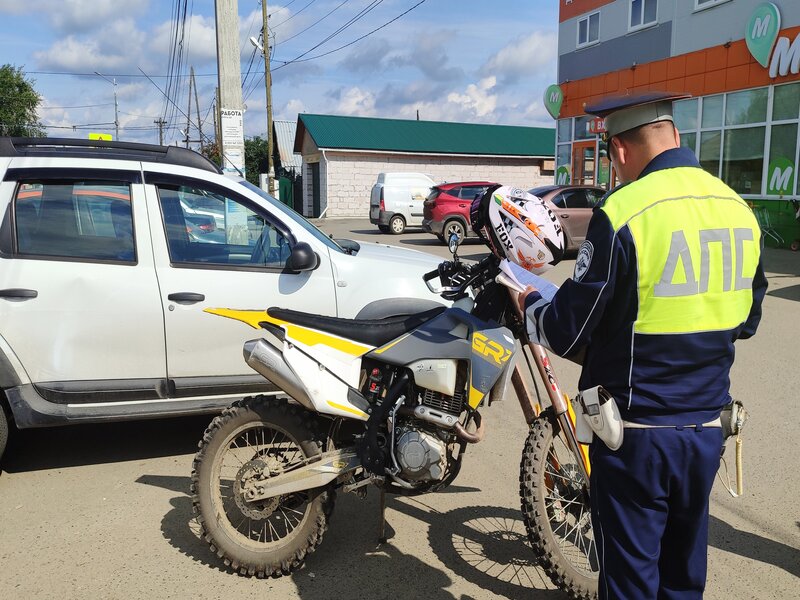 Под Екатеринбургом автоледи сбила мотоциклиста без прав, он госпитализирован | В Сысертском районе женщина сбила 16-летнего мотоциклиста