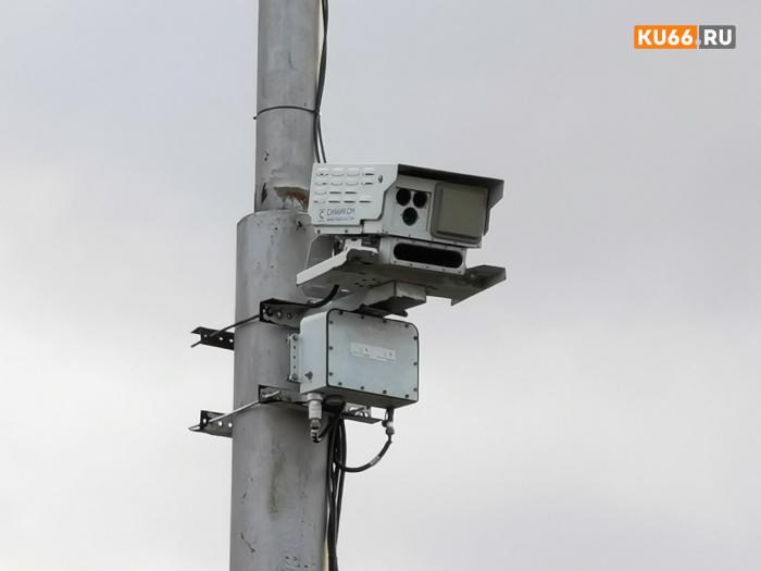 Следят за ремнём, телефоном и пешеходами: как работает система фиксации в Свердловской области | В Свердловской области камеры ГИБДД за полгода зафиксировали более 4 миллионов нарушений