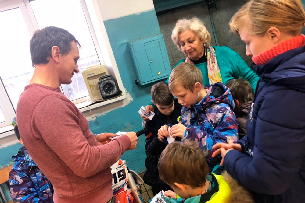 Погладить козу, пощупать бивни мамонта, посидеть в мотоцикле: ребята из реабилитационного центра в Каменске-Уральском стали туристами