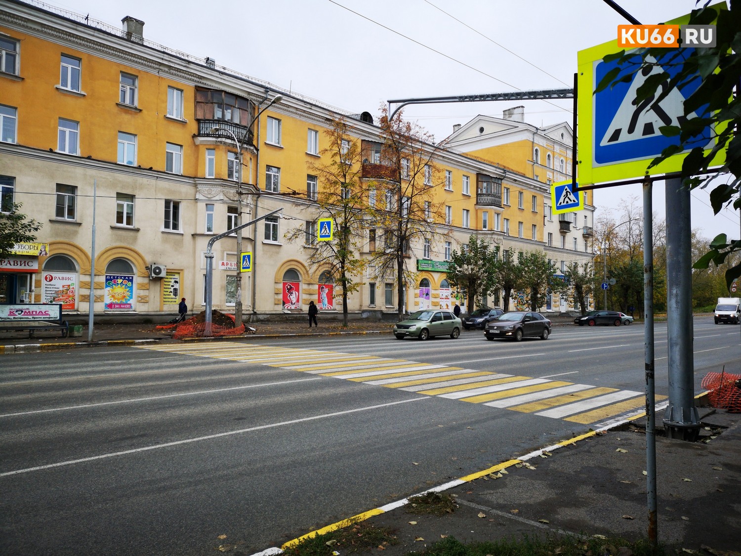 Светофоры в Каменске-Уральском растут «как на дрожжах» – автомобилисты ворчат, пешеходы довольны. Все ради безопасности детей!