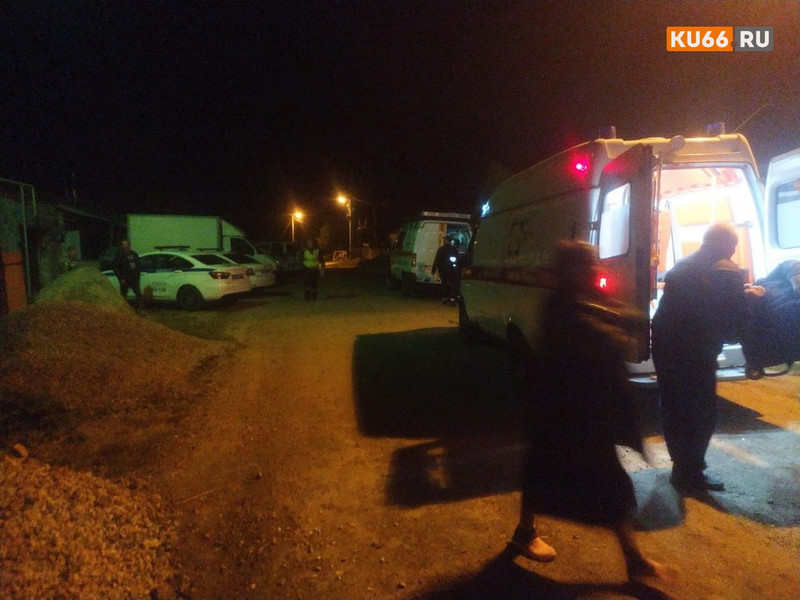 Накануне в Каменске-Уральском произошло странное ДТП без пострадавших, но кого-то увезли на скорой со сломанной ногой...