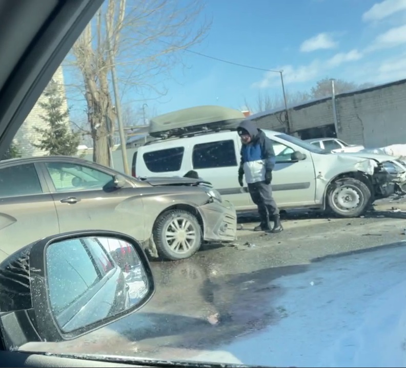 В Каменске-Уральском столкнулись два автомобиля