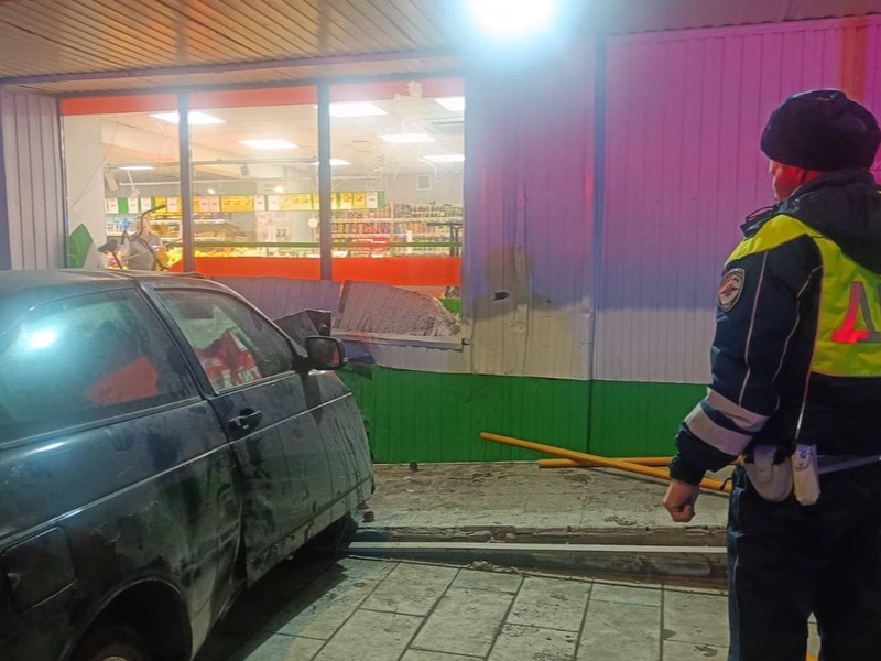 «Две жизни оборвались в одно мгновение»: в Свердловской области автомобиль насмерть сбил двух девочек | В Ревде автомобиль вылетел на тротуар и насмерть сбил двух школьниц