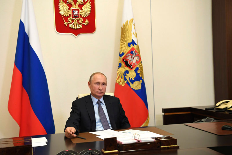 Путин поручил продумать новые меры поддержки россиян