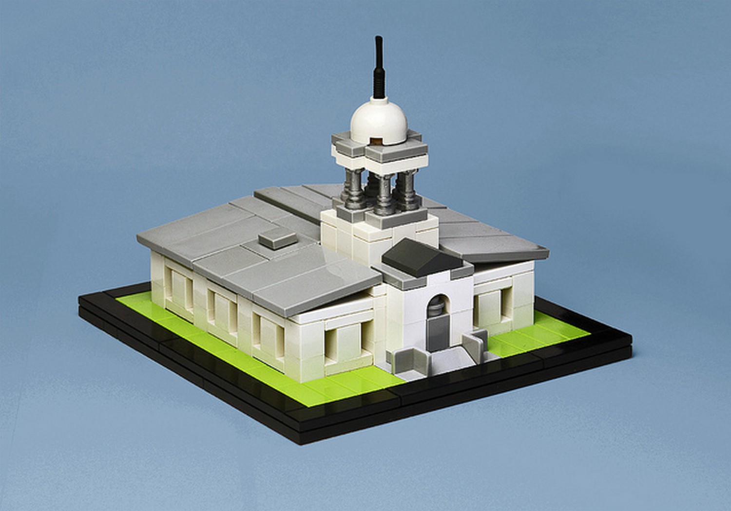 «Краеведческий музей, Волковская плотина и СКЦ». Энтузиаст из Каменска-Уральского собрал частички родного города из конструктора LEGO