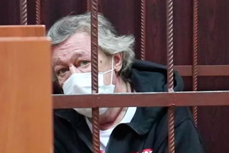 Адвокат заявил о готовности Ефремова "усыновить" детей из семьи Захарова