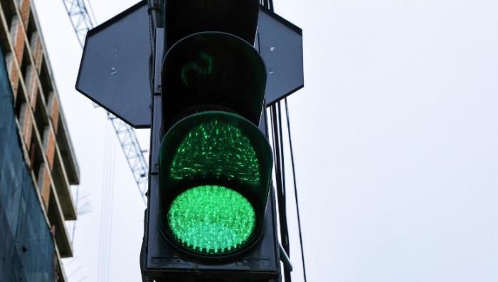 Водителей ждут важные изменения в ПДД: что нужно знать с 1 апреля? | С 1 апреля отменяется автоматическое продление прав и растут штрафы за нарушения ПДД