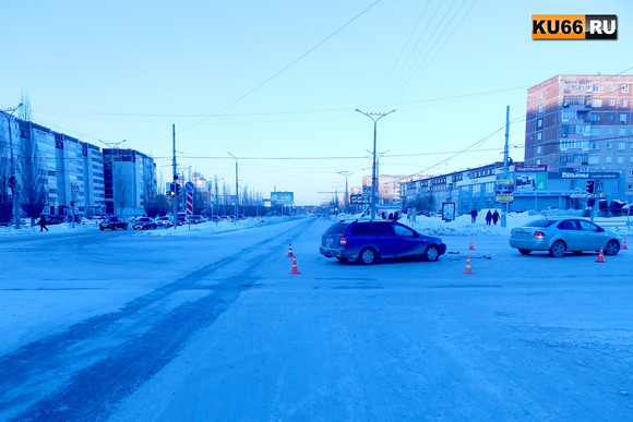 А Вы случайно не видели? Госавтоинспекторы Каменска-Уральского ищут очевидцев аварии, в которой столкнулись две бюджетные иномарки