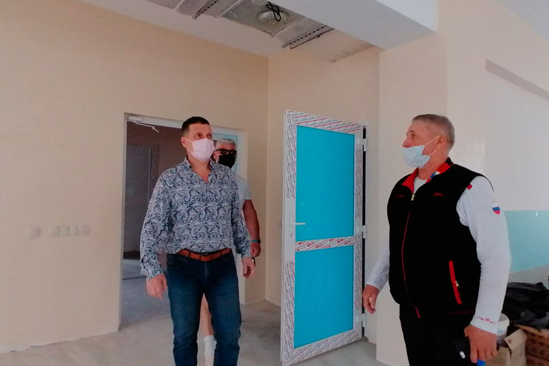 «Мы поддерживаем». Министру спорта Рапопорту показали, как спонсоры помогли дворовому клубу бокса отремонтировать старое помещение «Мы поддерживаем». Министру спорта Рапопорту показали, как спонсоры помогли дворовому клубу бокса отремонтировать старое помещение