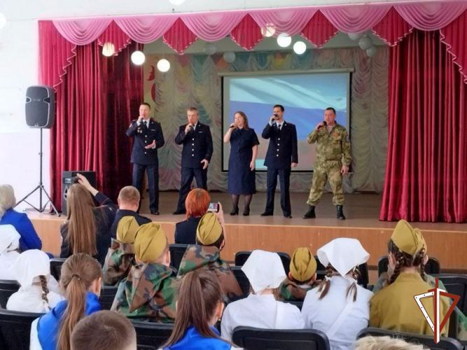 В Каменске-Уральском сотрудники Росгвардии приняли участие в «Неделе Мужества»