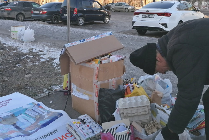 Каменцы принесли кучу вторсырья для переработки в рамках экологической акции — все ради обитателей приюта для домашних животных