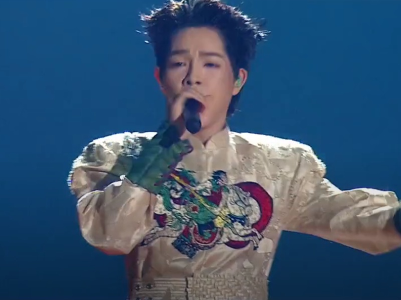 Поехал домой с 30 млн: как вьетнамец Дык Фук победил на «Интервидении-2025» | Победителем «Интервидения-2025» стал Дык Фук из Вьетнама, второе место — у Киргизии