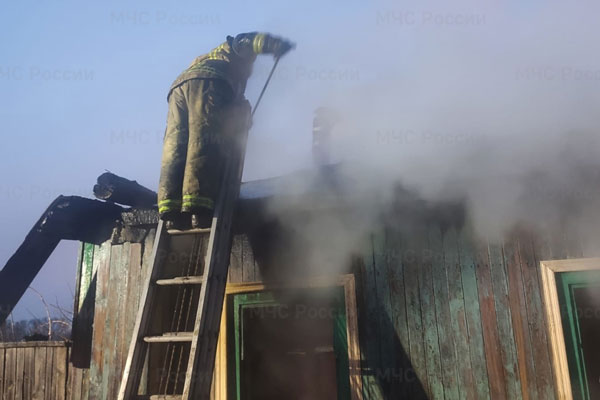 Ночью в селе под Каменском-Уральским сгорели дача и баня
