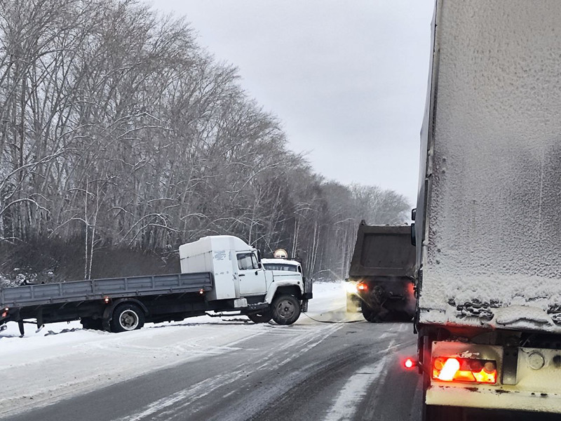 Когда снег не в радость: автомобилисты жалуются на плохую уборку дорог