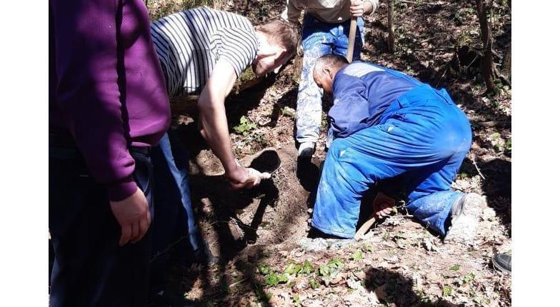 Мужчина пришел в полицию и признался, что пять лет назад закопал труп в лесу под Новороссийском Мужчина пришел в полицию и признался, что пять лет назад закопал труп в лесу под Новороссийском