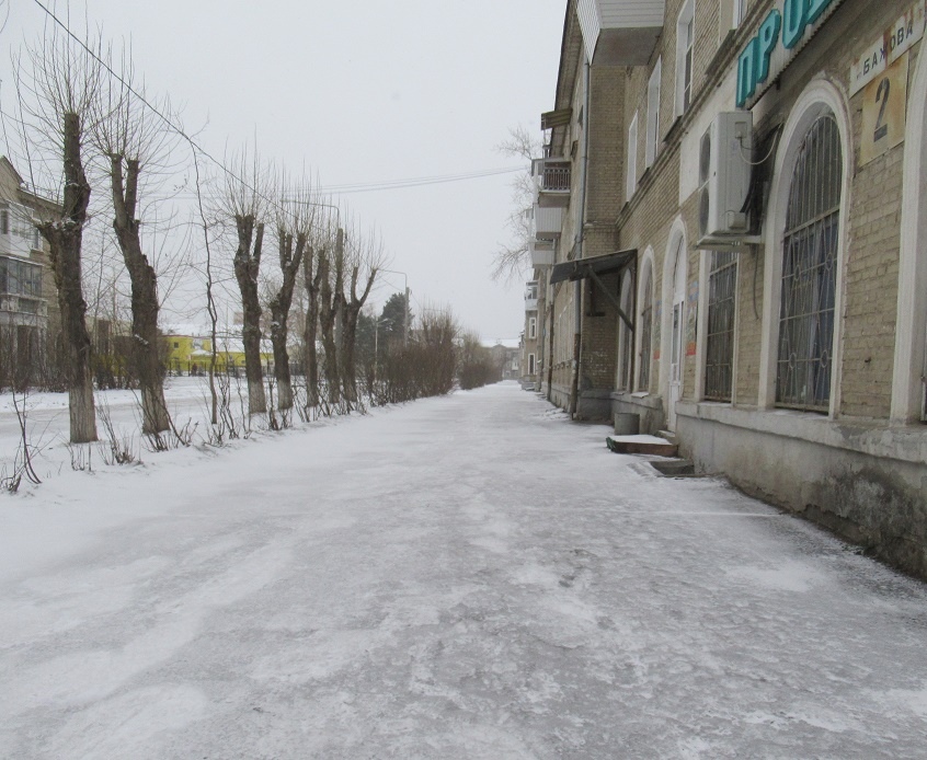 Каменцы в пух и прах разнесли дорожные службы, которые оказались не готовы к апрельскому снегопаду. Нашлись и те, кто назвал их «молодцы»