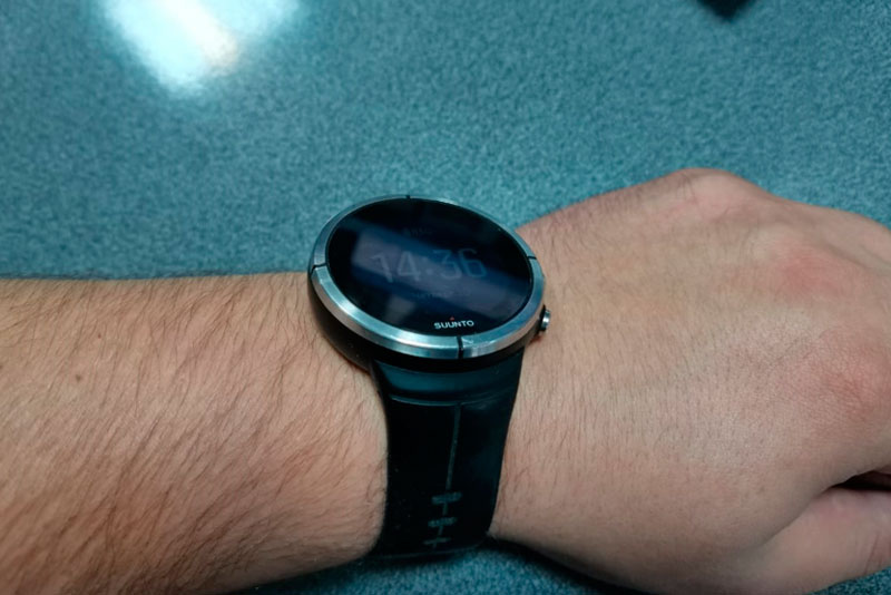 Парень из Каменска, которого поймали без прав за рулем, должен был оплатить штраф, но сделал это, когда у него арестовали смарт-часы