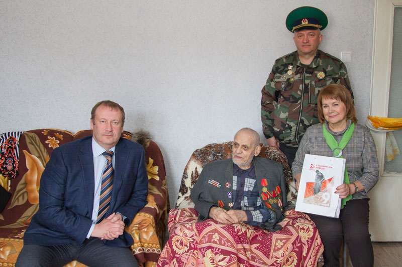 «На войну меня не взяли — мал еще!» Как ветеран прорвался на фронт, несмотря на юный возраст, а потом приехал в Каменск-Уральский на СинТЗ