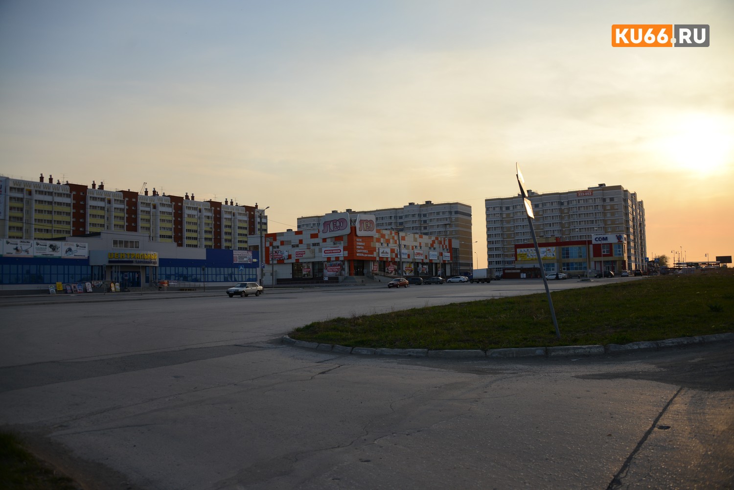 Жильцы нескольких домов в Каменске-Уральском не могут спокойно спать – ночью под окнами молодежь устраивает шумные «тусовки». ВИДЕО