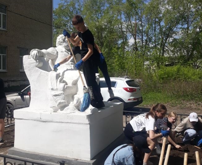 В Каменске-Уральском привели в порядок памятник Пушкину | На Урале привели в порядок важный памятник