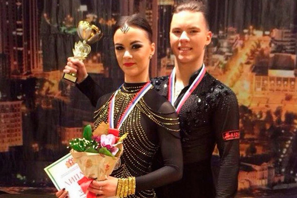 Танцоры ансамбля «Сюрприз» из ДК «Юность» в Каменске-Уральском достойно выступили на областных и федеральных соревнованиях