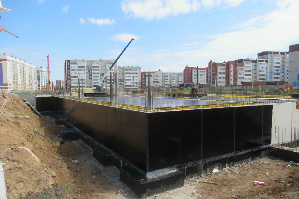 Как на дрожжах: контуры новой школы, что возводят в Каменске-Уральском, прорисовываются все отчетливее – первым здесь появится учебный блок