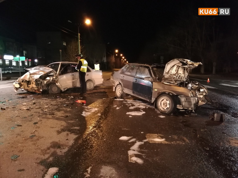 Подробности вечернего ДТП на Лермонтова, в котором пострадал водитель автомашины ВАЗ. Официальная версия ГИБДД