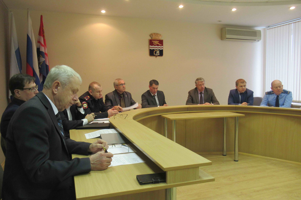 В Каменске-Уральском взялись за трудных подростков – поводом стали события в Архангельске и Керчи. К вопросу подключился городской отдел ФСБ