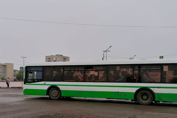 Ждать подолгу на остановках больше не надо! Автобусы почти всех маршрутов в Каменске-Уральском вернулись к до-эпидемическому режиму работы