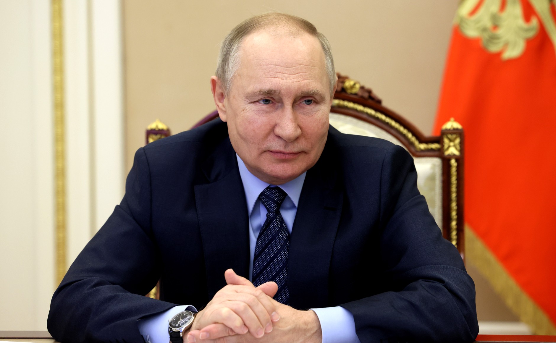  Владимир Путин сегодня подписал много разных законов. О чем они