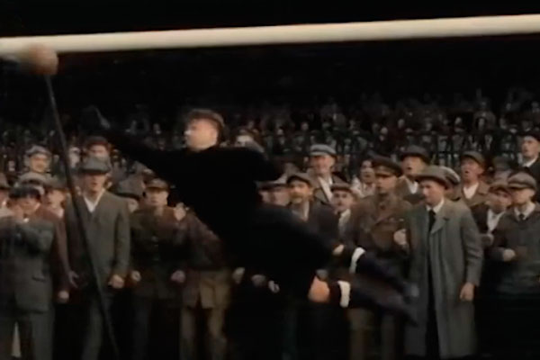 «Очень ждали выхода»: в кинотеатрах РФ выстраиваются очереди на фильм «Одиннадцать молчаливых мужчин»