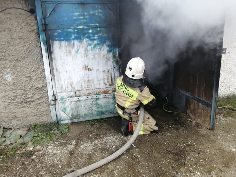 Утром в Каменске-Уральском горел гараж