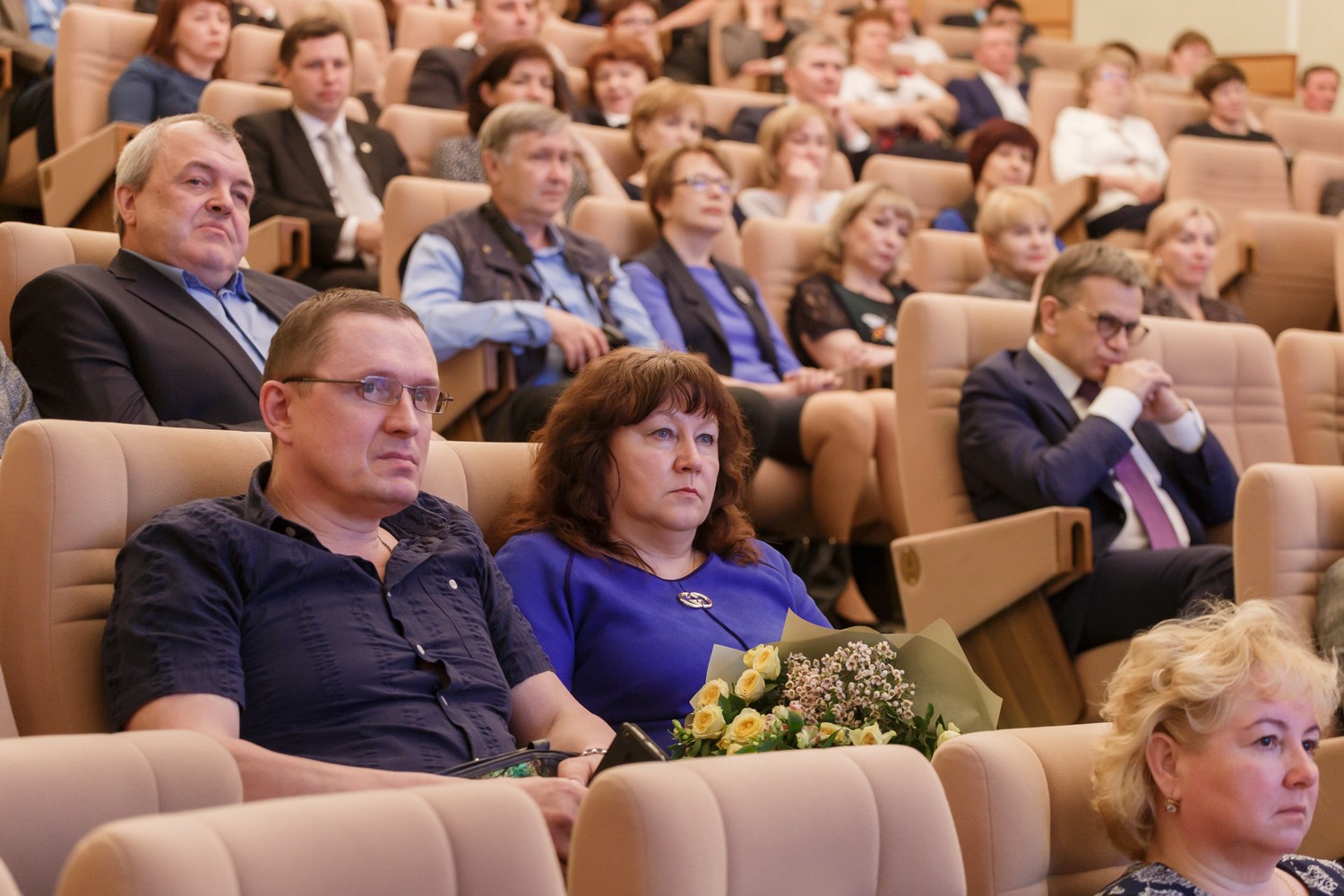 На заводе в Каменске-Уральском объяснили, за что губернатор наградил их работницу: «Она застрельщик, защитник, авторитет»...