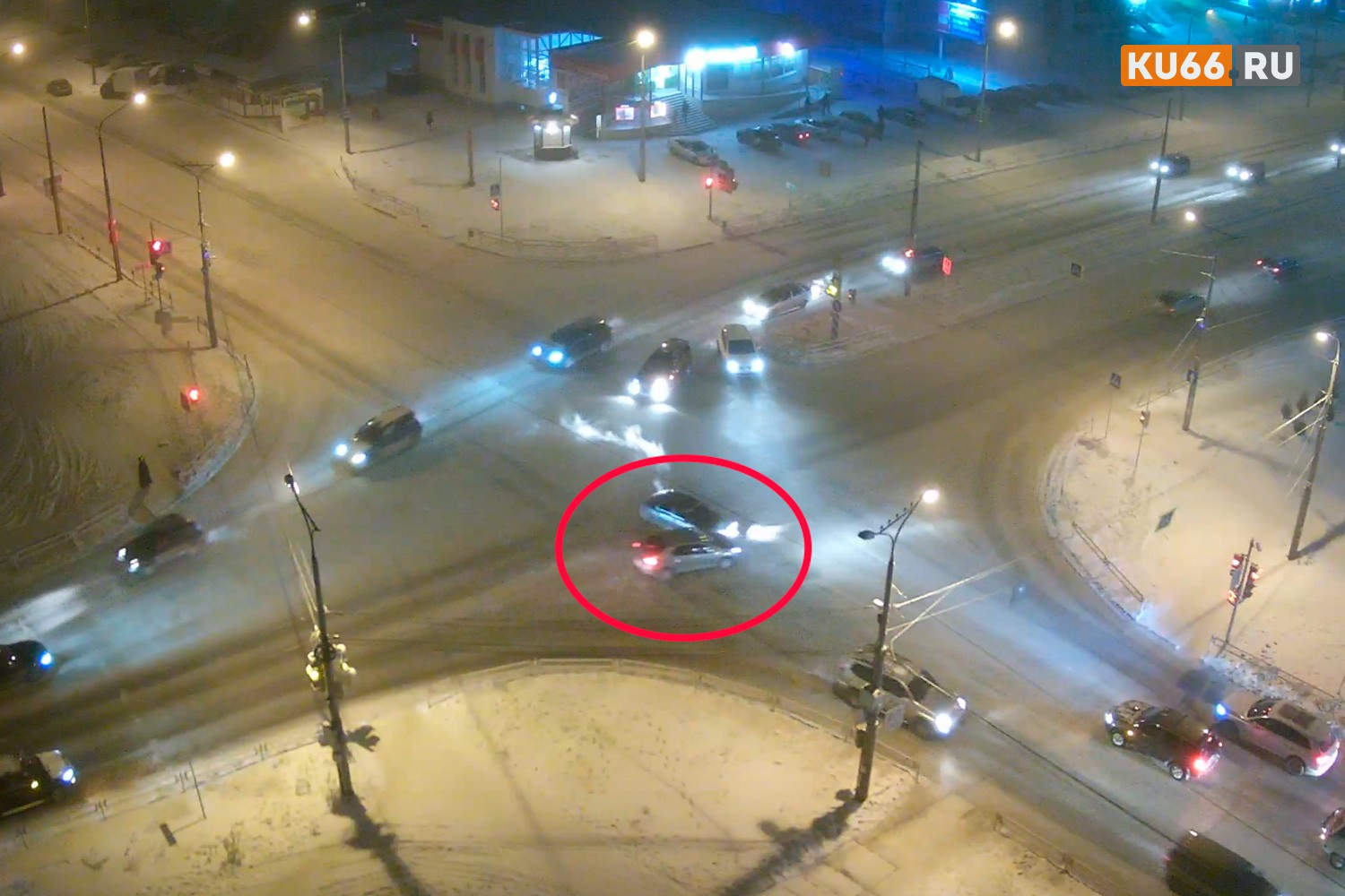 Все по классике: в Каменске-Уральском на пересечении Суворова – Октябрьская столкнулись ВАЗ и Renault. Вопрос – кто виноват?