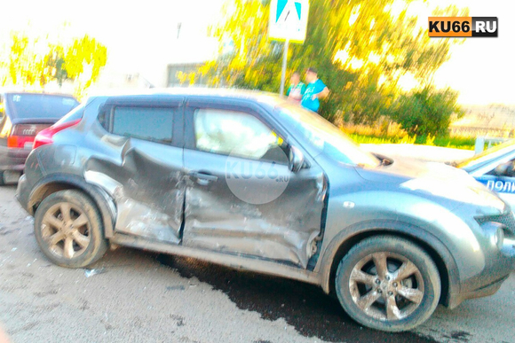 Кто-то лукавит, но кто? В аварии в Каменске-Уральском столкнулись ВАЗ-2114 и Nissan Juke. Оба водителя уверяют, что ехали на «зеленый»