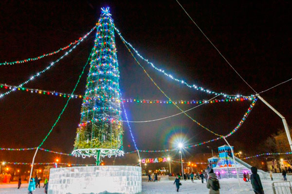 «Волшебное путешествие» в Каменске-Уральском продлится еще больше недели — люди попросили увеличить работу ледового городка СинТЗ