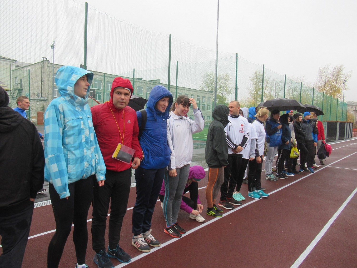 Соперничали, боролись за секунды: в Каменске-Уральском прошла Спартакиада работающей молодежи «Октябрина». Эстафету бежали под дождем