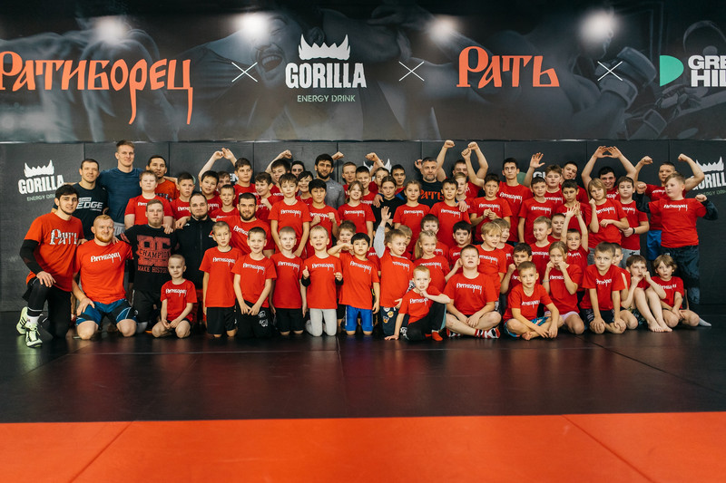 Юные спортсмены из Каменска-Уральского потренировались с призером Олимпиады по вольной борьбе