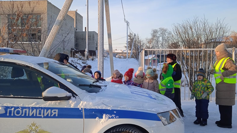 В селе Травянское сотрудники Госавтоинспекции Каменска-Уральского провели профилактическое мероприятие "Безопасный двор"