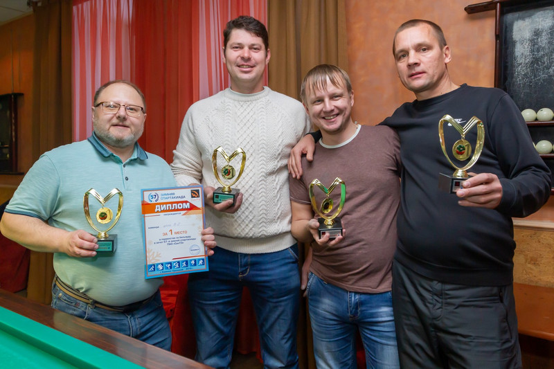 На дворе еще осень, а на СинТЗ в Каменске началась зимняя спартакиада трудящихся. Начали с бильярда, впереди - волейбол, дартс, боулинг